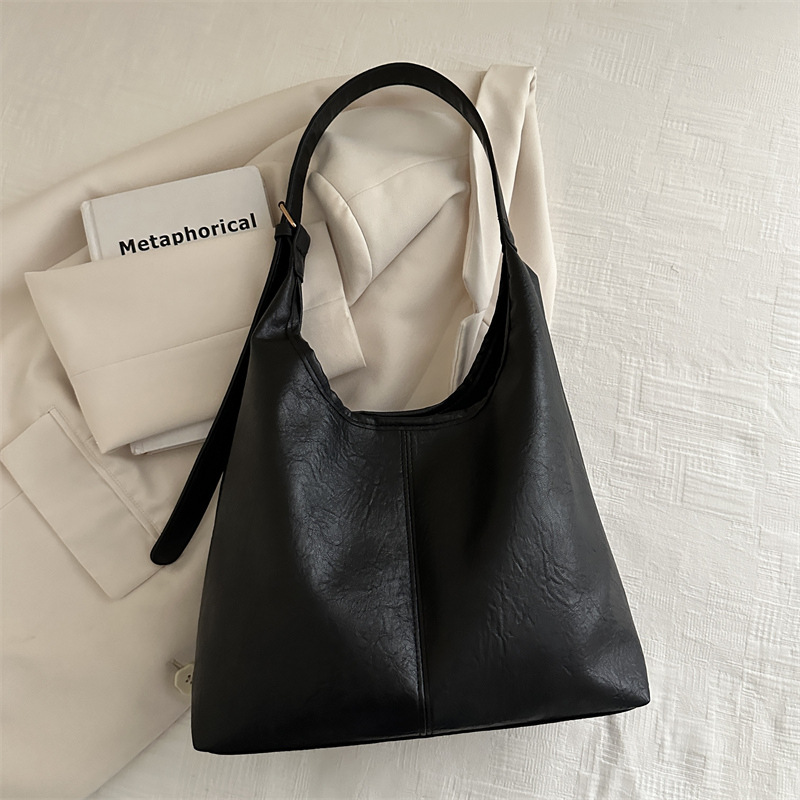 Nuevo estilo coreano de color sólido invierno retro traslado bajo la axila de gran capacidad 2024 moda de un hombro mochila de moda