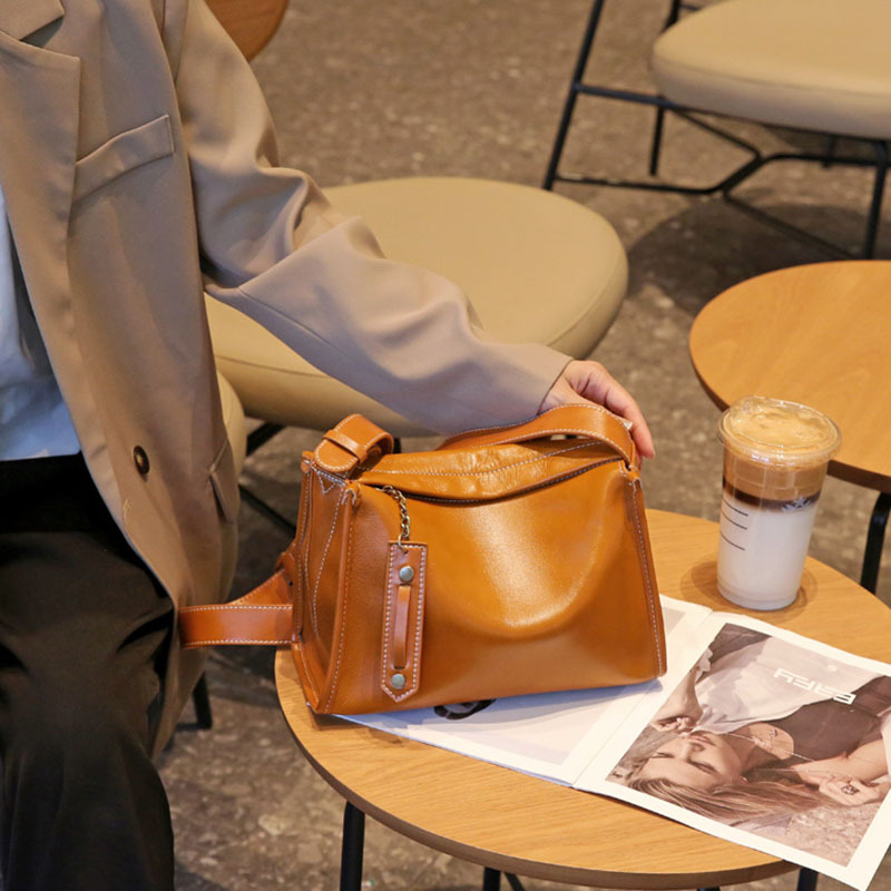 2026 New Arrival Women's Underarm Bag, Vintage Crossbody Bag, Large Capacity Genuine Leather Handbag, French Niche Single Shoulder Cowhide Bag - Thumbnail 8