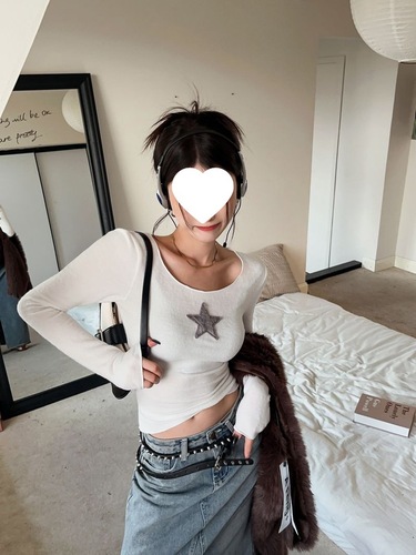 240g Duvet Fabric, Pure & Alluring Star Pattern Inner Short Top—Fierce Chic Base Layer with Slimming, Long-Sleeve Design