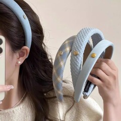 甘くて優しいです。韓国系ブルー系のゴールドマークのカチューシャが高いです。