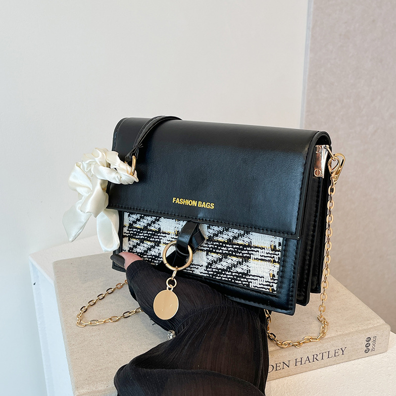 Bolsos de alta calidad para mujeres verano 2024 nueva moda cadena de moda brazo pequeño bolso cuadrado universal mochila de hombro