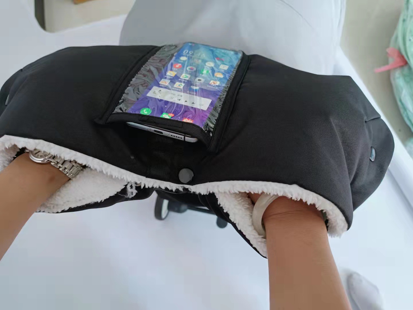 [Ventas directas de fábrica] cochecito de bebé engrosado guantes calientes a prueba de viento y a prueba de frío guantes forrados de lana guantes cochecito de bebé