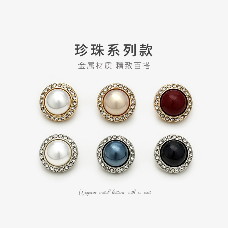 Red mushroom-shaped pearl buttons with diamond trim for shirts, chiffon, sweaters, cardigans, Hanfu dresses, and coats Red mushroom-shaped pearl buttons with diamond trim for shirts, chiffon, sweaters, cardigans, Hanfu dresses, and coats