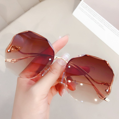 Ladies' sunglasses, Instagram-style sun glasses, street-style fast-paced Korean-style fashionable sun glasses