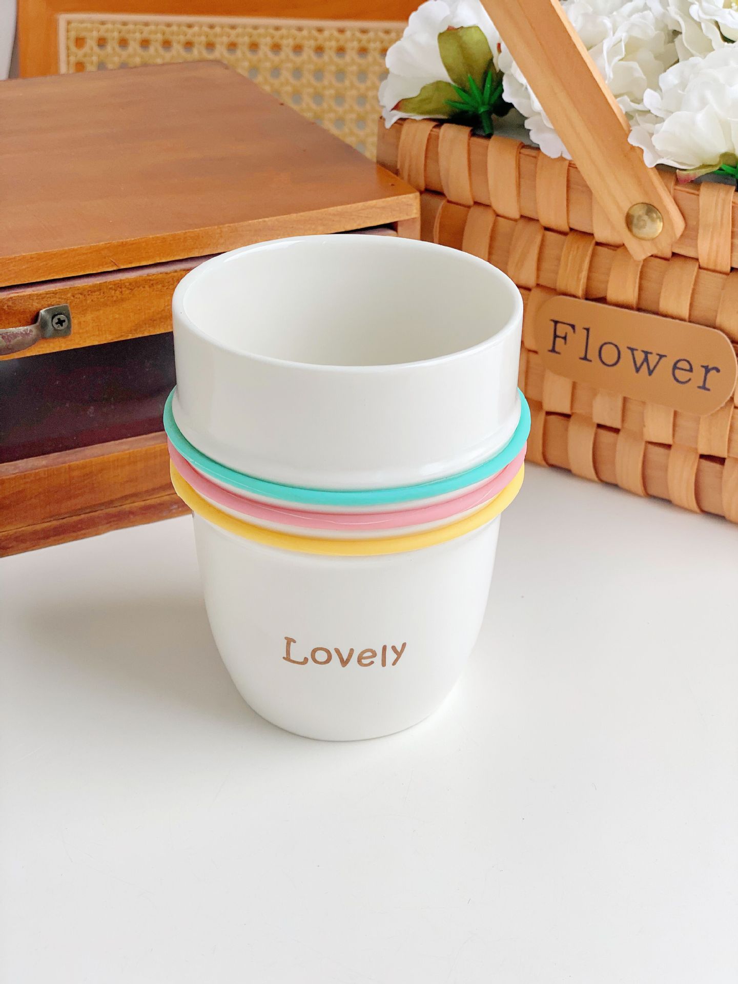 Cada 5 Yuan taza de cerámica taza de liquidación cantidad de stock no es mucho taza de café taza de agua taza de dibujos animados taza de desayuno