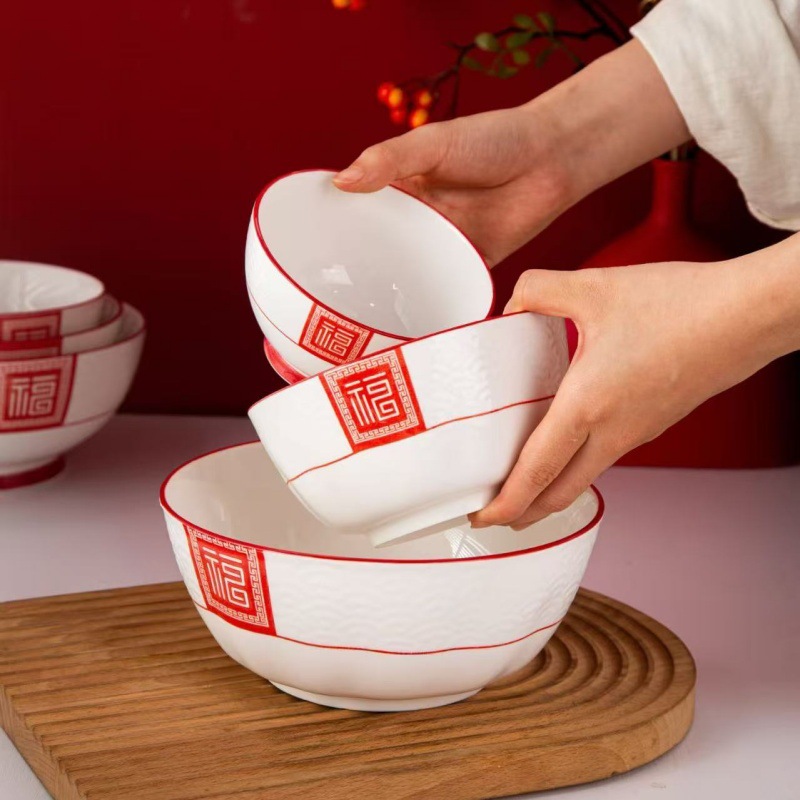 Serie de tallas de color esmalte de Año Nuevo Celebrado cubiertos de cerámica china rojos platos de platos de arroz caseros
