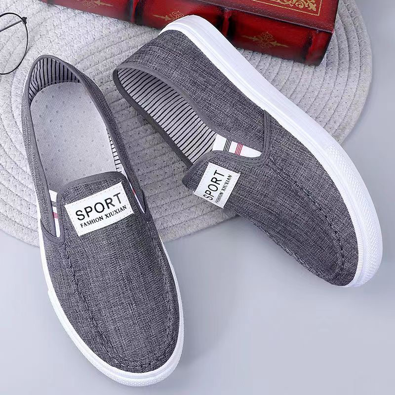 Los fabricantes envían una pieza de zapatos de lona de estilo caliente de primavera y verano, zapatos de hombre, zapatos de tela viejos de Beijing, zapatos de trabajo antideslizantes y resistentes al desgaste