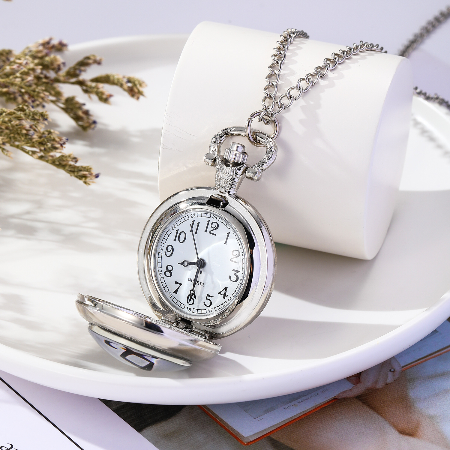Cross-Border 2026 Anime Game Peripheral Flip Pocket Watch Retro Personalized Student Watch Necklace Watch Unisex Fashion Trend