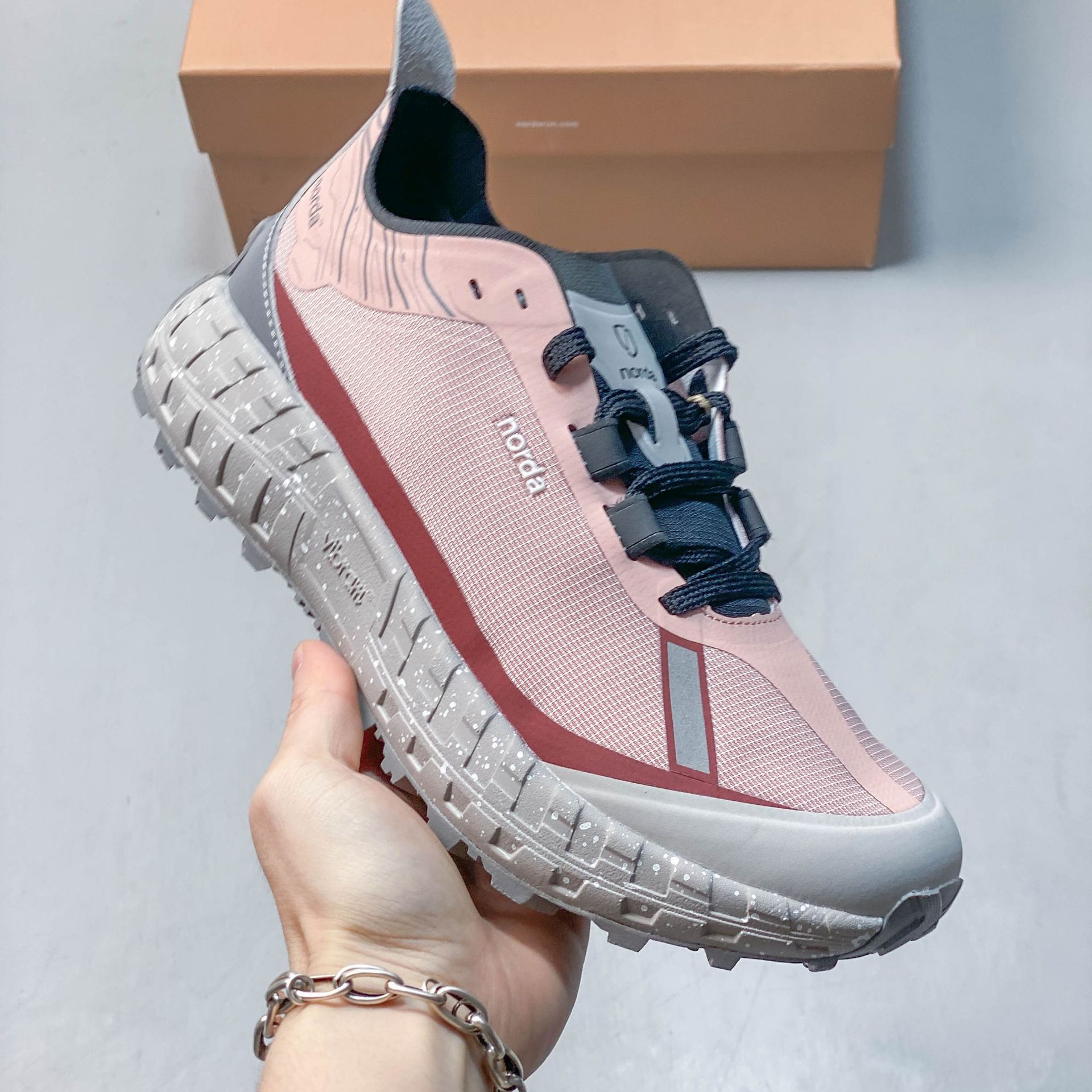 Comercio exterior de alta versión zapatillas de corrida de malla de campo NORDA NODA 001 zapatillas de nicho casual