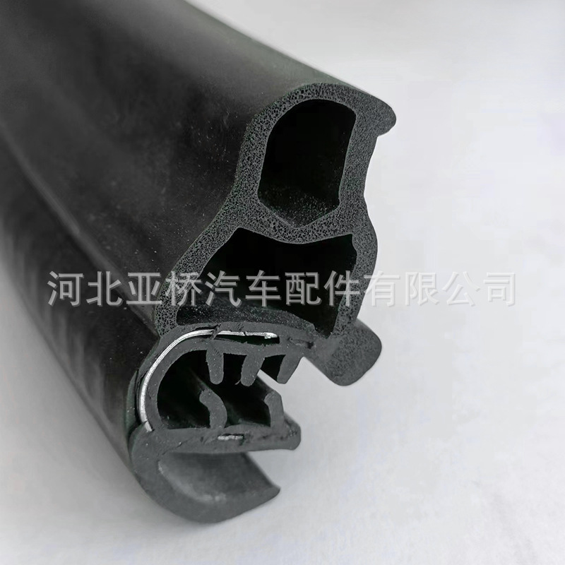 EPDM 고무 U 자형 강철 스트립 사이드 버블 씰링 스트립 엔지니어링은 운전실의 유리 카드 스트립을 보호합니다.