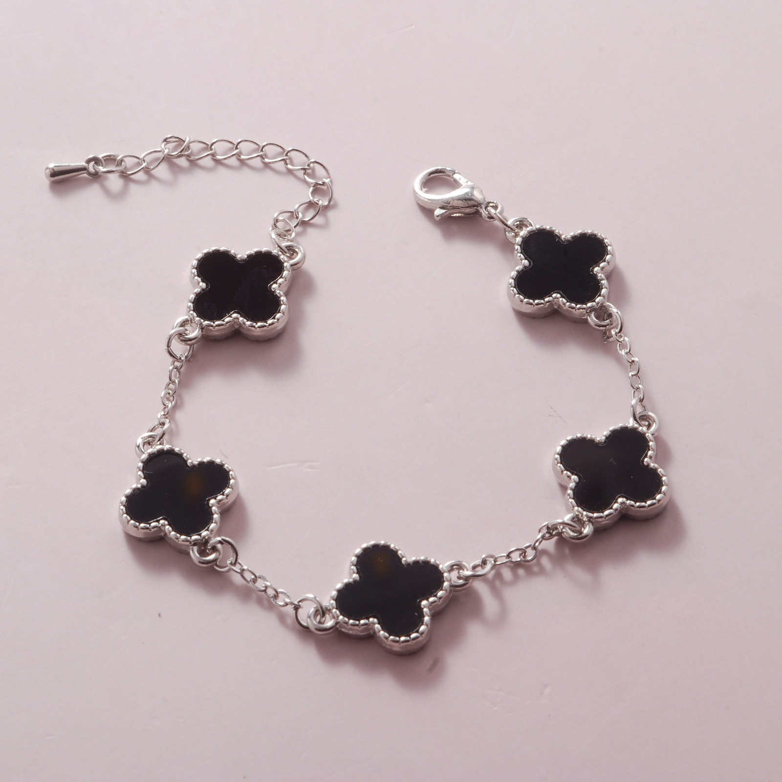 Flor pulsera de trébol de cuatro hojas Versión coreana de la pulsera de cristal joyería de las señoras hechizo reloj regalo plata y negro trébol de cuatro hojas de cinco hojas