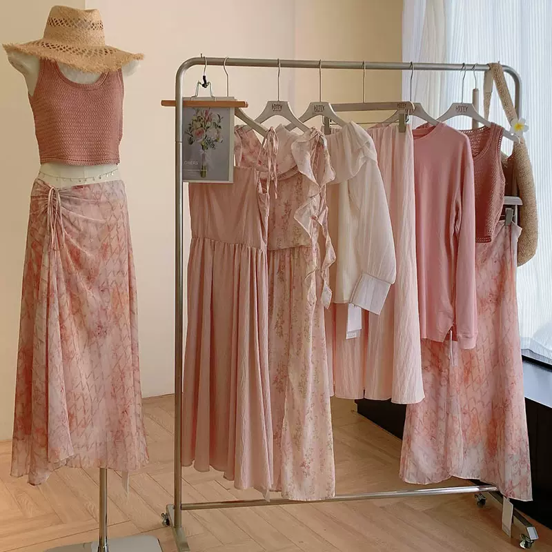 四季青档口夏季上衣连衣裙女夏品牌折扣女装尾货撤柜杂款批发货源
