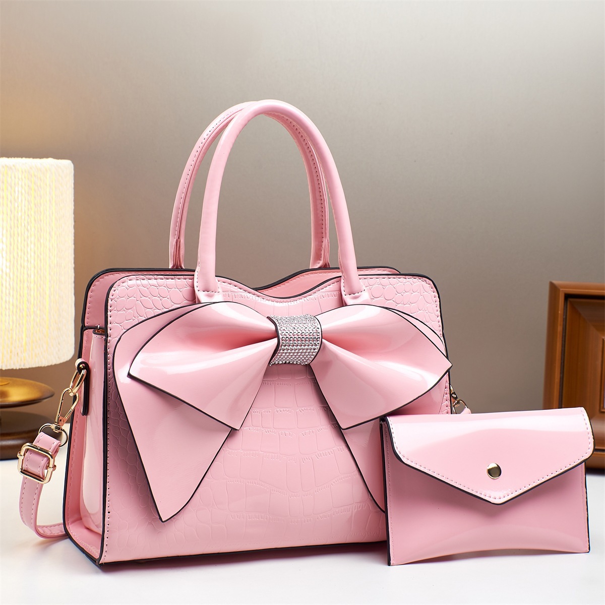 Bolsa de mano de comercio exterior transfronterizo 2025 nuevo elegante cocodrilo de gran capacidad de laca esmaltada cara brillante bolso de mochila