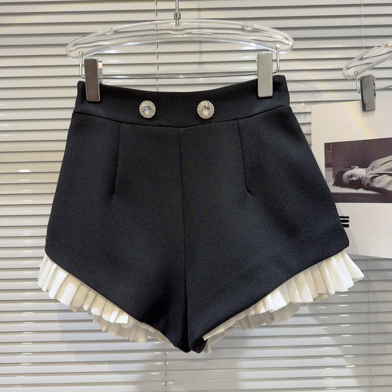 Rhinestone Buckle Pleated Short Shorts for Women 2024 Spring Elegant A-Line Casual Hot Pants Wide-Leg Pants with Ruffle Design