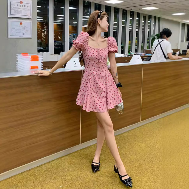 French retro gentle square collar short sleeve bell sleeve summer New ins fashion design small sense fresh dress French retro gentle square collar short sleeve bell sleeve summer New ins fashion design small sense fresh dress