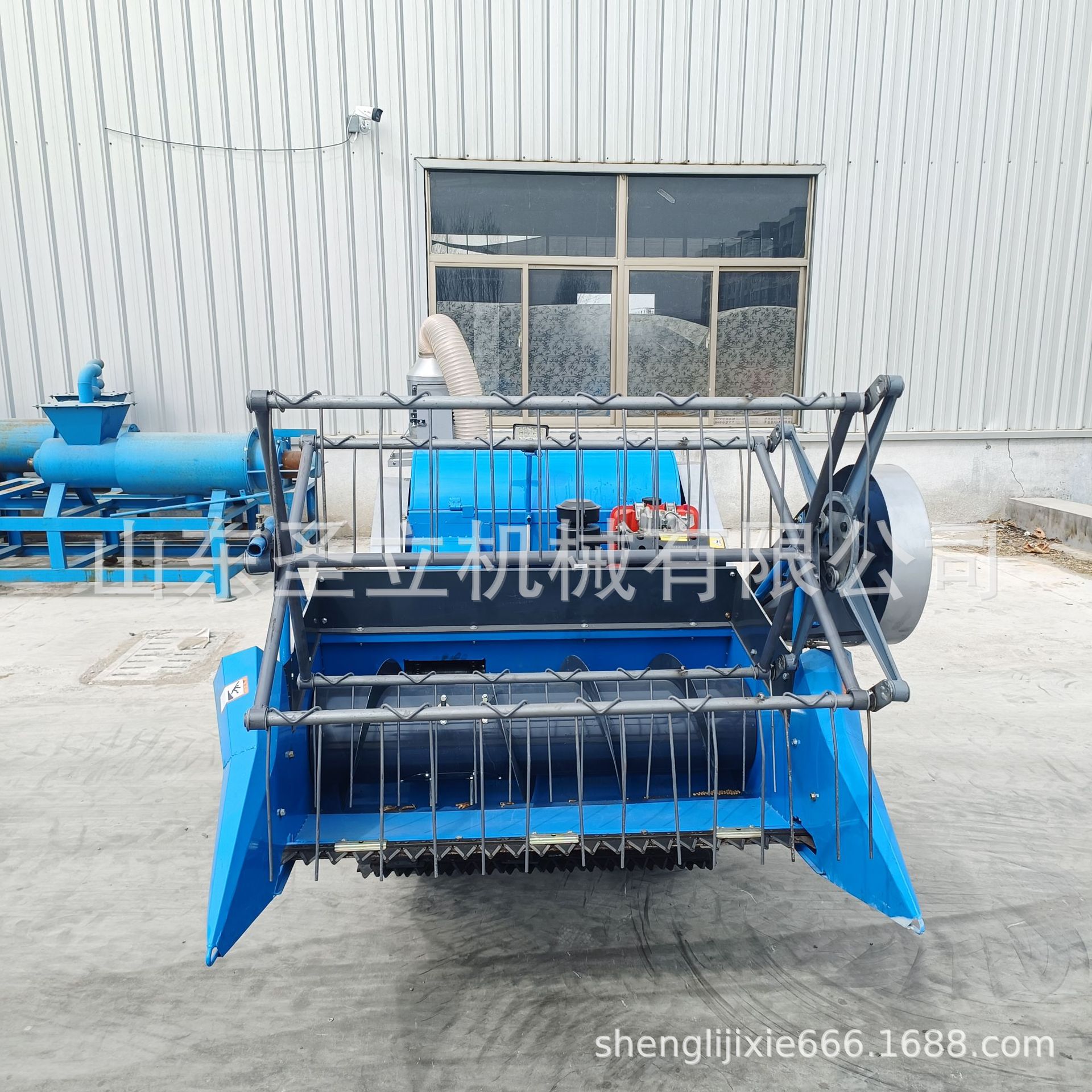 装袋式小型小麦乘坐式收割机水稻家用1100型发动机收割脱粒常州