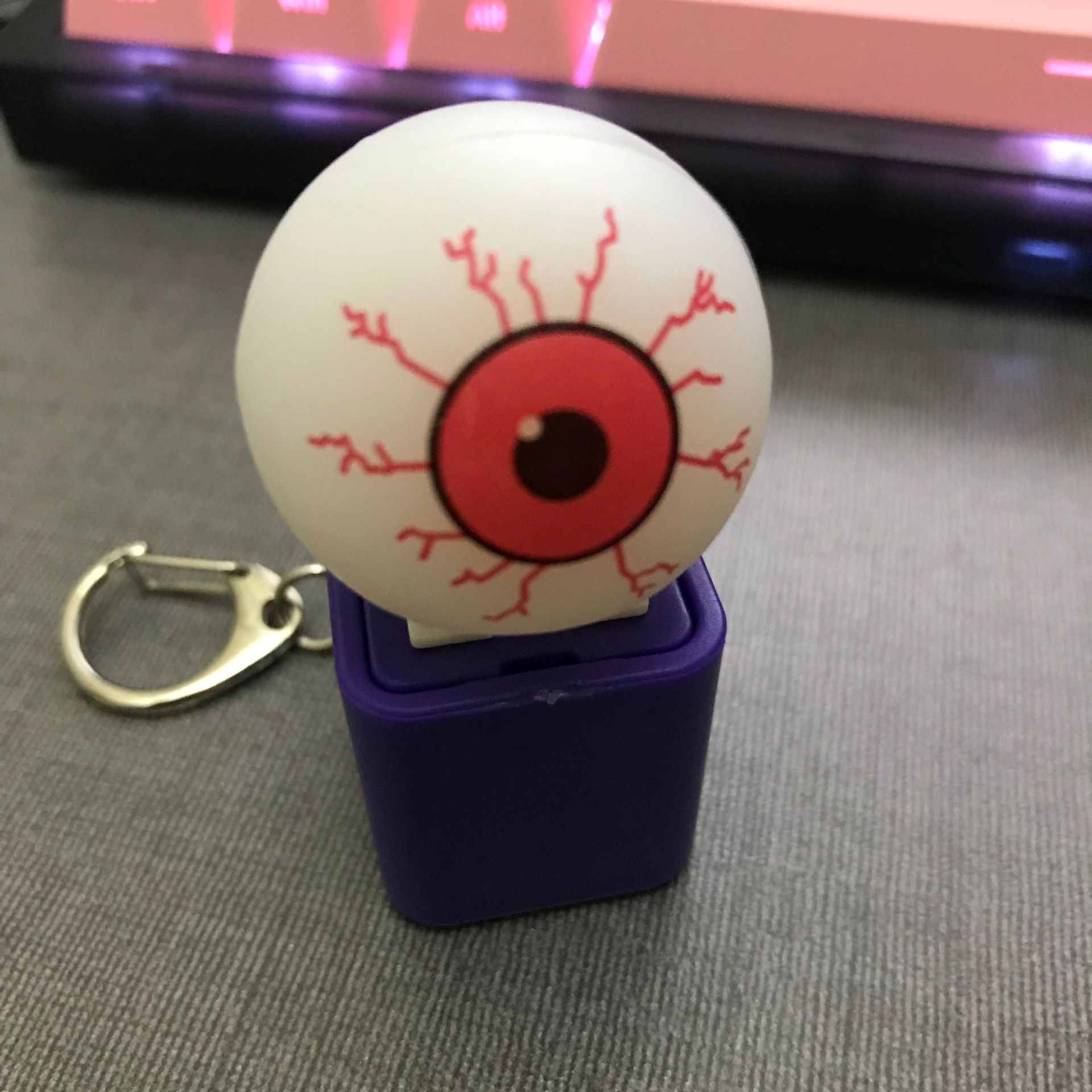 할로윈 빨간 눈알(소리와 빛 포함)