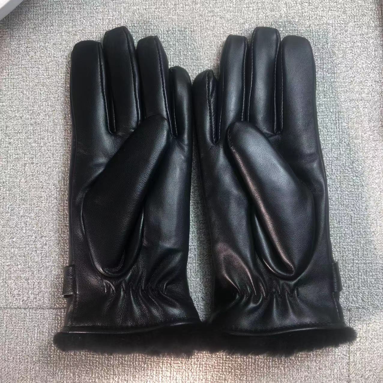 ��Ƥëһ�����׶�����ů�Ӻ�Ůʿ�����ﳵ����������Ƥ��������