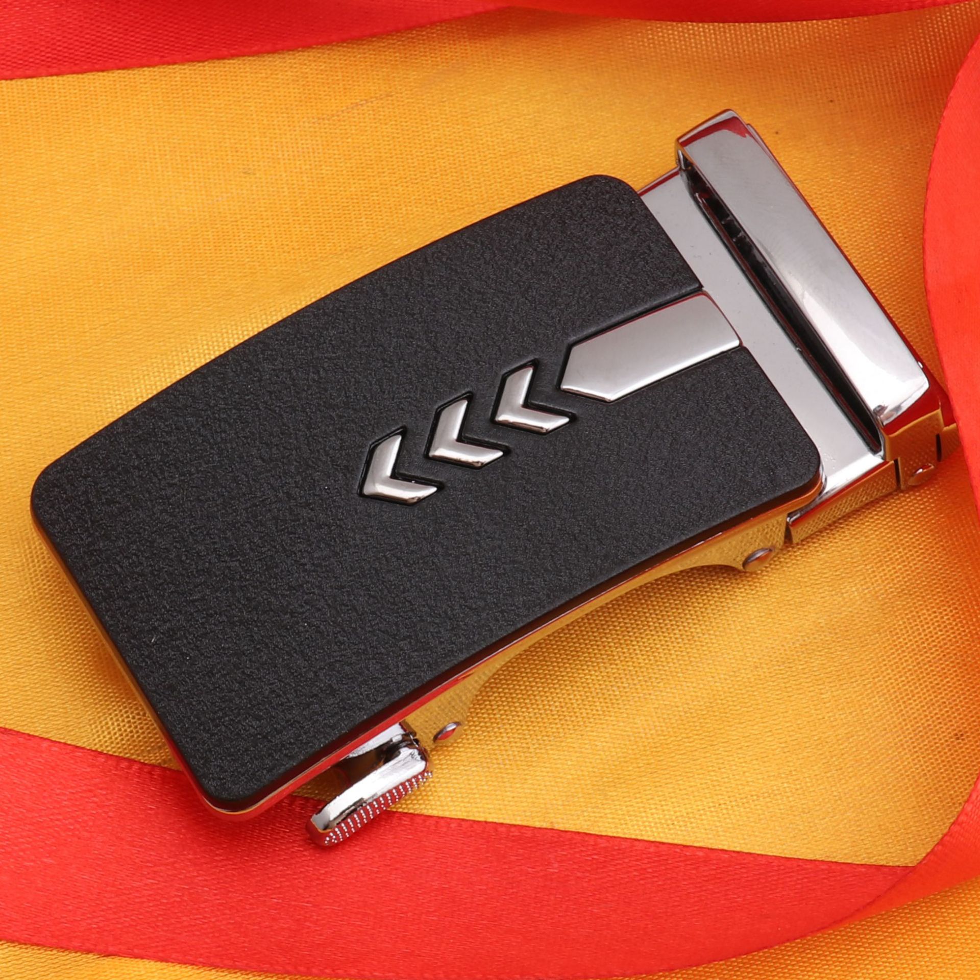 Hongsheng fábrica 4,0 primavera cinturón hebilla automática hebilla esmerilado hebilla de cinturón de los hombres Aleación de superficie negra hebilla de dos piezas