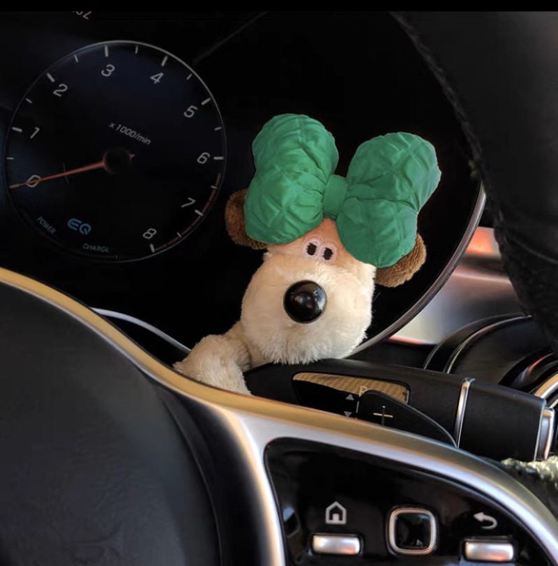 Adornos pequeños para automóvil, lindo perro reparador, muñeco de peluche para mujer, tapón interior de automóvil de alta calidad, decoración, limpiaparabrisas rojo neto