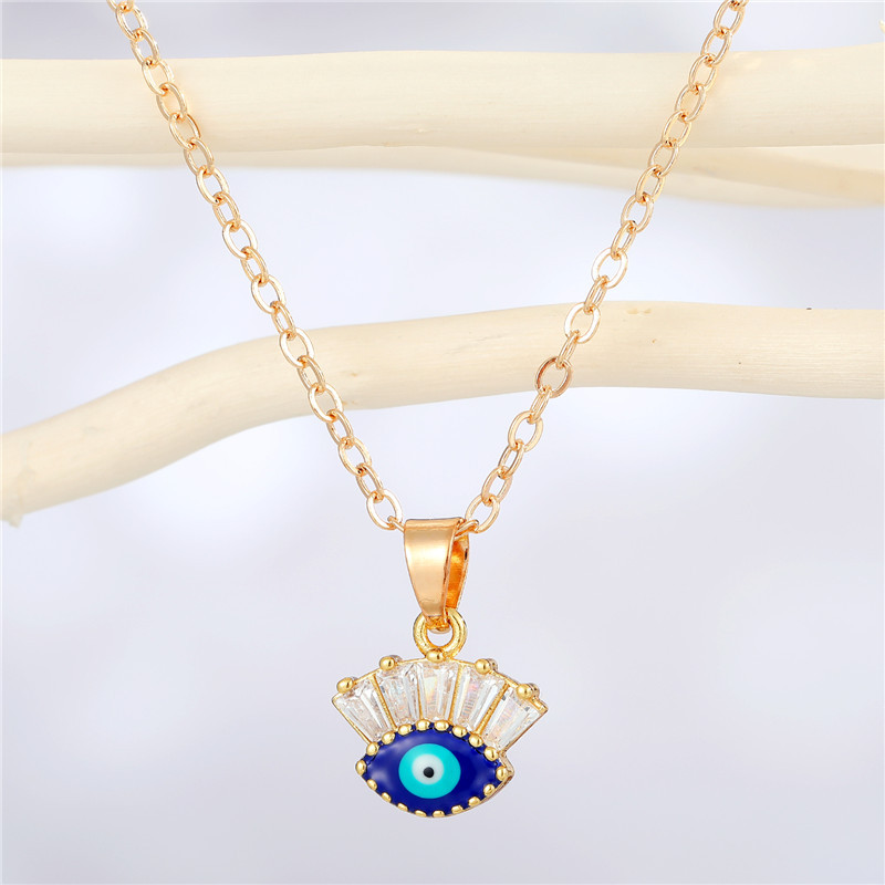 Retro Fashion Rhinestone Devilu0027s Eye Pendant Necklace Personality Fatima Hand Hollow Eye Clavicl
