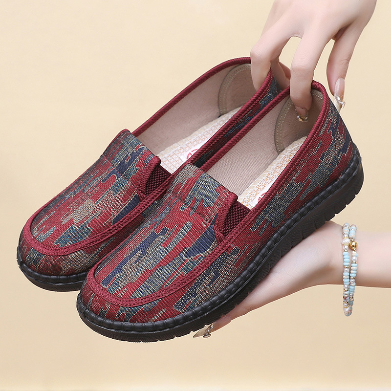 2025春季新款老北京布鞋女士单鞋一脚蹬舒适软底中老年休闲奶奶鞋