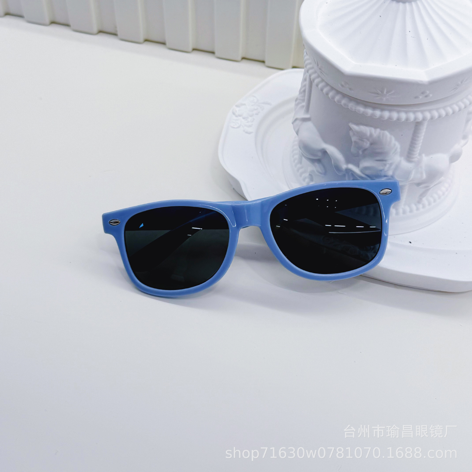 2026 nueva tendencia versátil gafas de sol para niños anti-UV simple gafas de sol cuadradas gafas de bebé multicolor