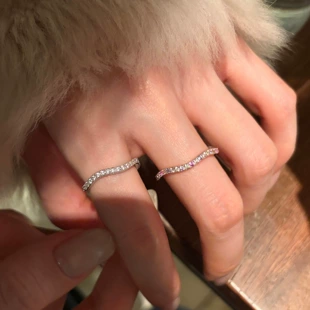 Серебряное кольцо 925 пробы с цветным цирконием инкрустация