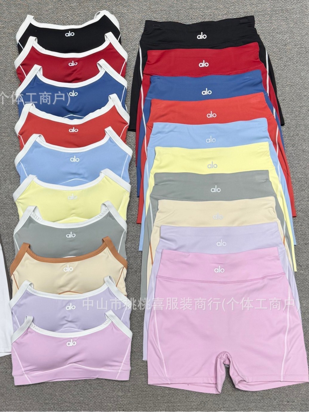 Inventario desnudo de alta elasticidad yoga conjunto de sujetadores de cintura de elevación de cadera línea de acondicionamiento de forma pantalones cortos de ejercicio al aire libre para mujeres