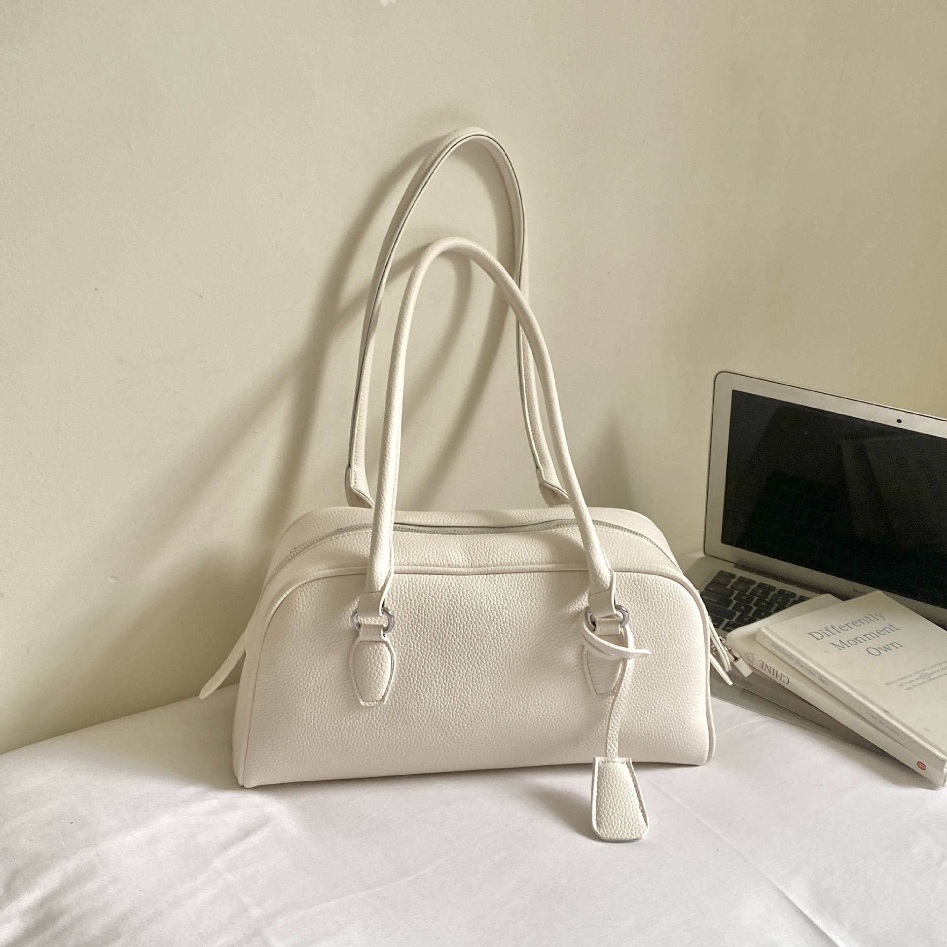 This Year's Trendy Popular Bags for Women 2026 New Super Hot Niche Handbag Bowling Bag Versatile Shoulder Crossbody Bag