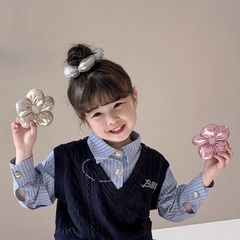 2025新春の女の子は甘くて綿の花を満たします。