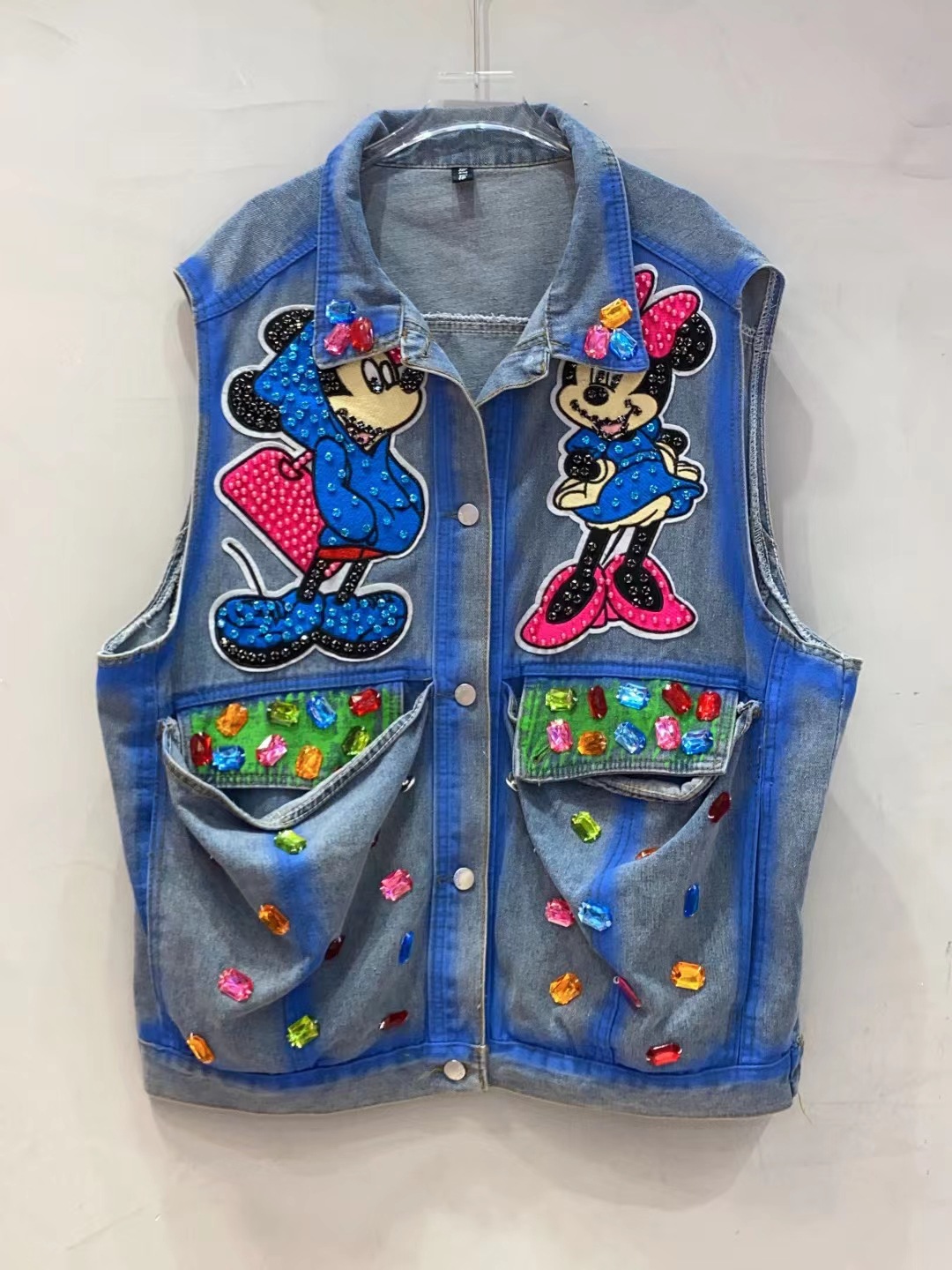 Estación europea de diseño de marca de moda chaleco de vaquero sin mangas chaleco de la industria pesada de la mujer graffiti cuentas de clavos personalidad chaqueta de clip de caballo