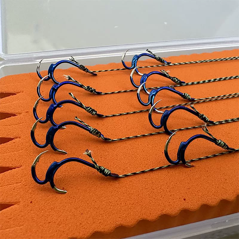 Тысячи рыболовных нитей с двойным крючком