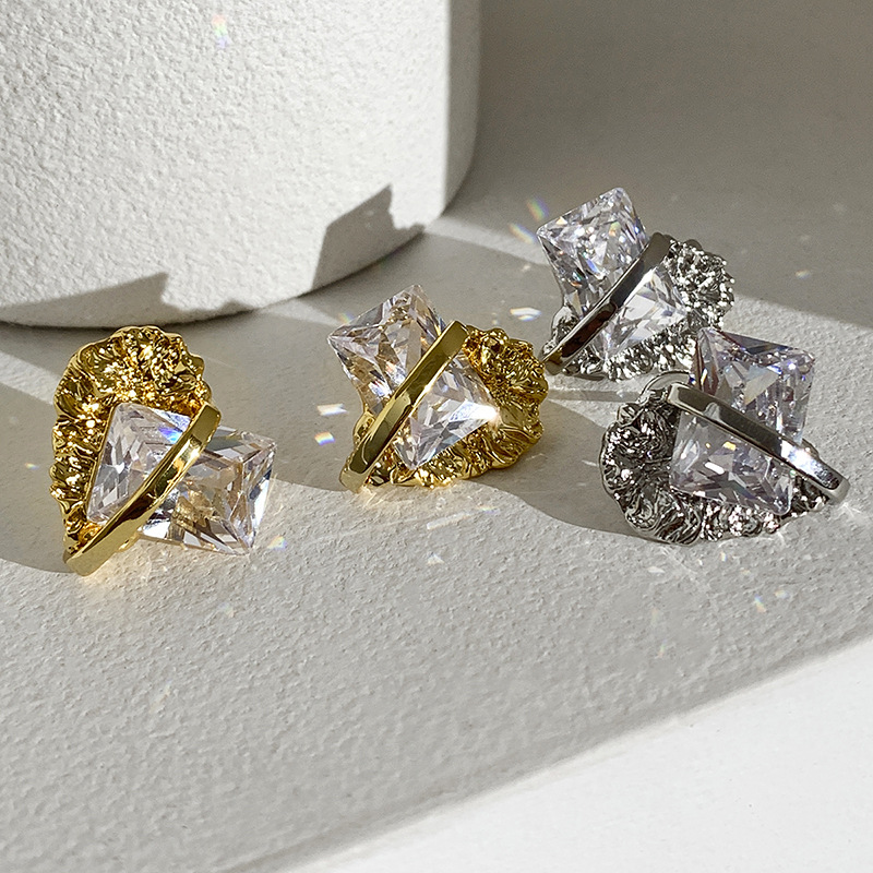 Retro Geometric Copper Inlay Zircon Ear Studs 1 Pair