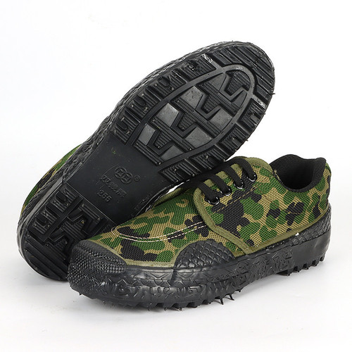 Factory-direct supply: Liberation-style work shoes, wholesale labor footwear—men's and women's, heavy-duty, rubber-soled, slip-resistant, wear-resistant, and extra-thick for construction sites.