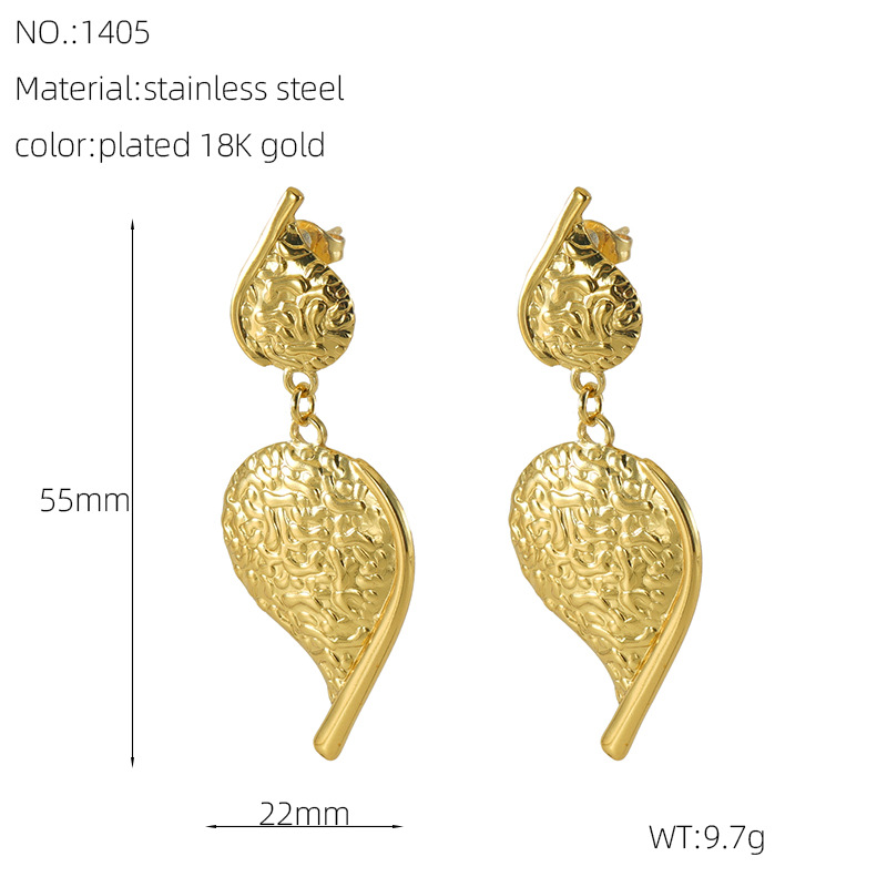 Pendientes irregulares de amor en relieve francés europeo y americano de nuevo estilo Pendientes de moda de textura de acero inoxidable de oro de 18 quilates al por mayor