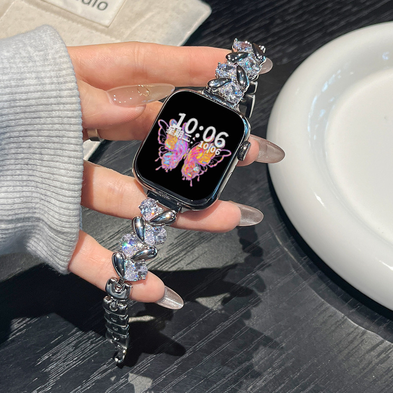 Heart-Shaped Crystal Strap Suitable for Apple Watch Series 9, iWatch 11, Metal High-End Chanel-Style S10 Heart-Shaped Crystal Strap Suitable for Apple Watch Series 9, iWatch 11, Metal High-End Chanel-Style S10