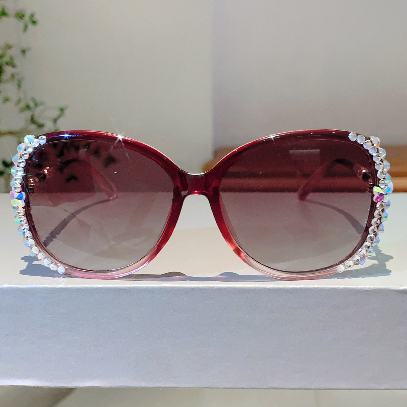 Vintage dames zonnebril met groot frame en uv bescherming_voghion.com