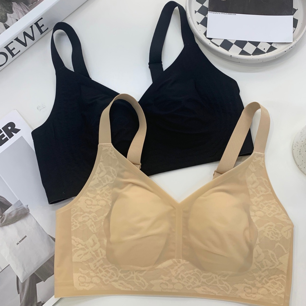 5574 Taza de cristal ultrafina Máscara de sujetador Tira de gelatina Soporte suave Ropa interior sin anillo de acero Sujetador de ajuste fino de gran tamaño