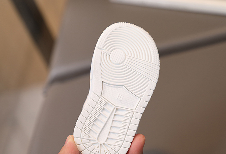 Vår och höst Nya sporter Pojkar High Top Board Girls Little White Korean Version Mode Basketskor för barn_voghion.com