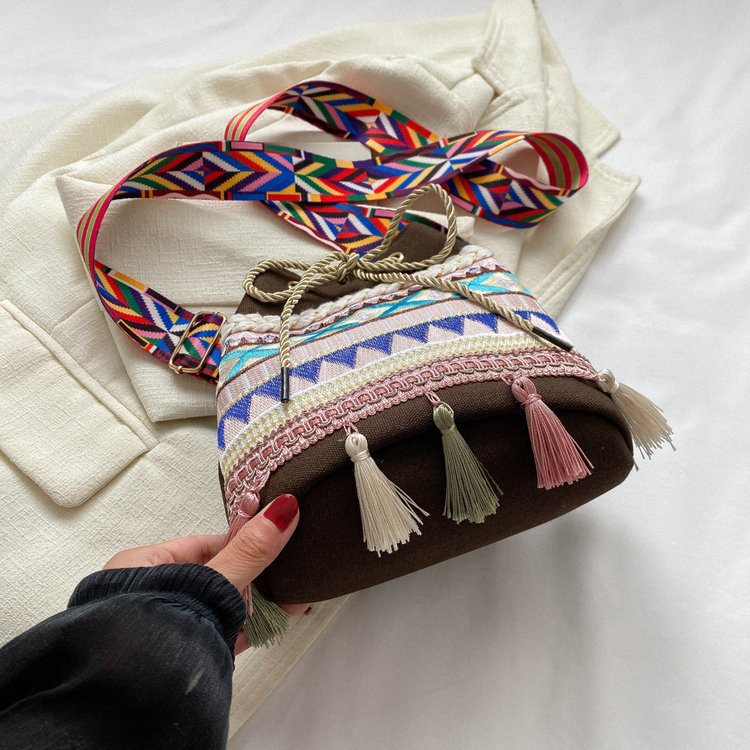 Women's Medium Canvas Geometric Ethnic Style Tassel String Bucket Bag display picture 2