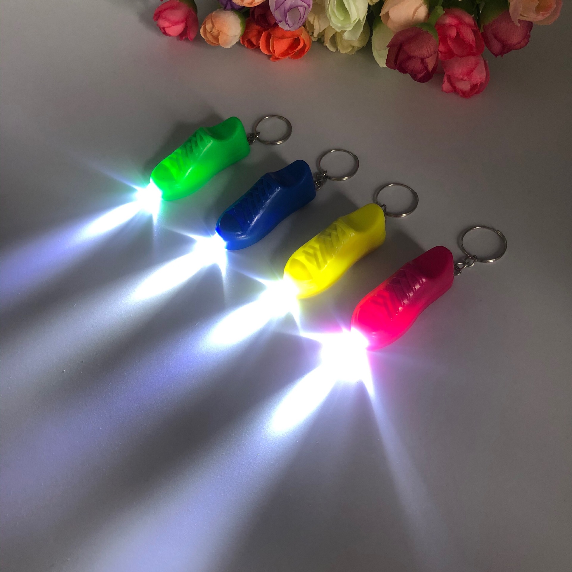 Zapatos luminosos llaveros accesorios accesorios accesorios accesorios juguetes para niños menos de un regalo