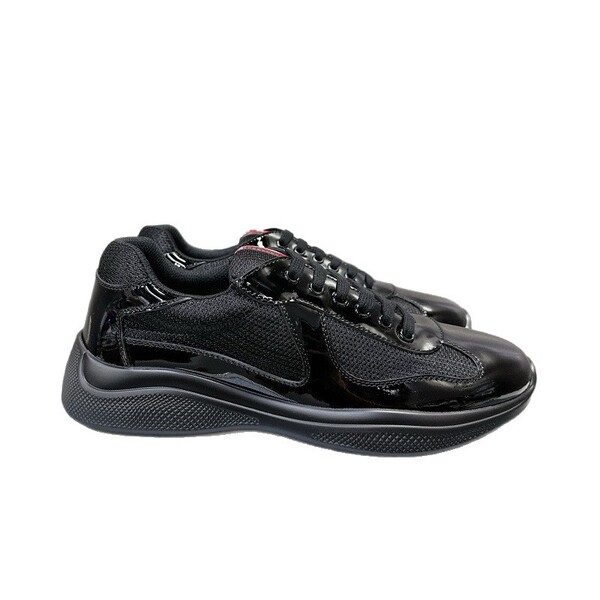 fashionable classic universal sneakers
