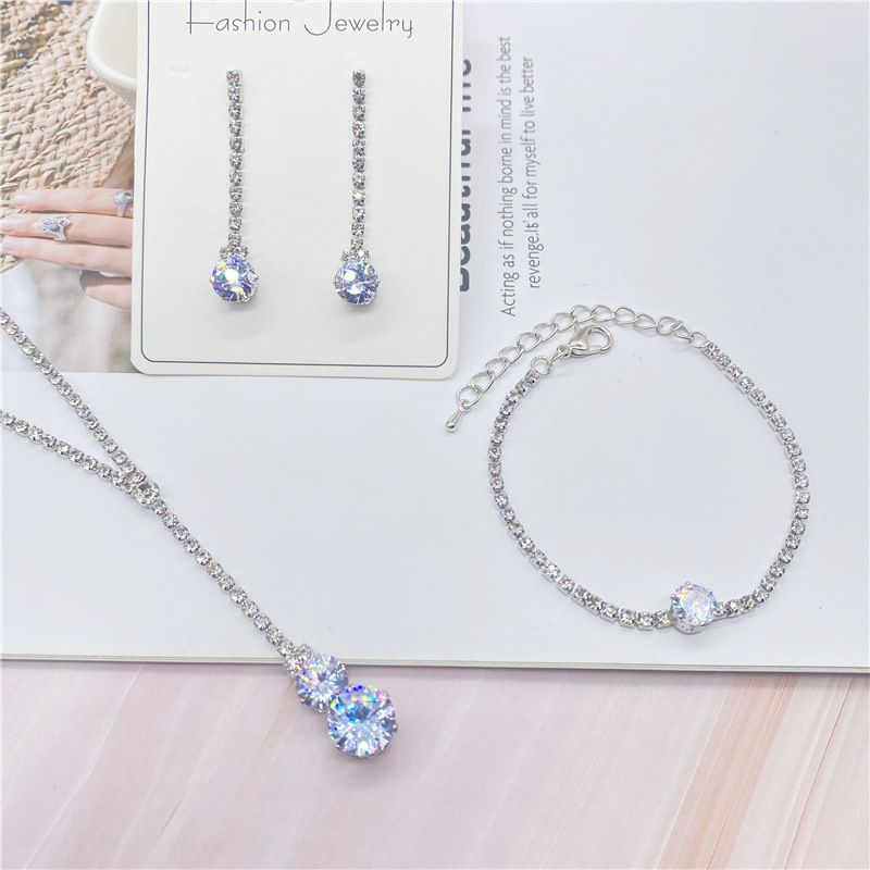 Fashion Geometric Rhinestone Alloy Necklace Earrings Bracelet Set Wholesale display picture 2