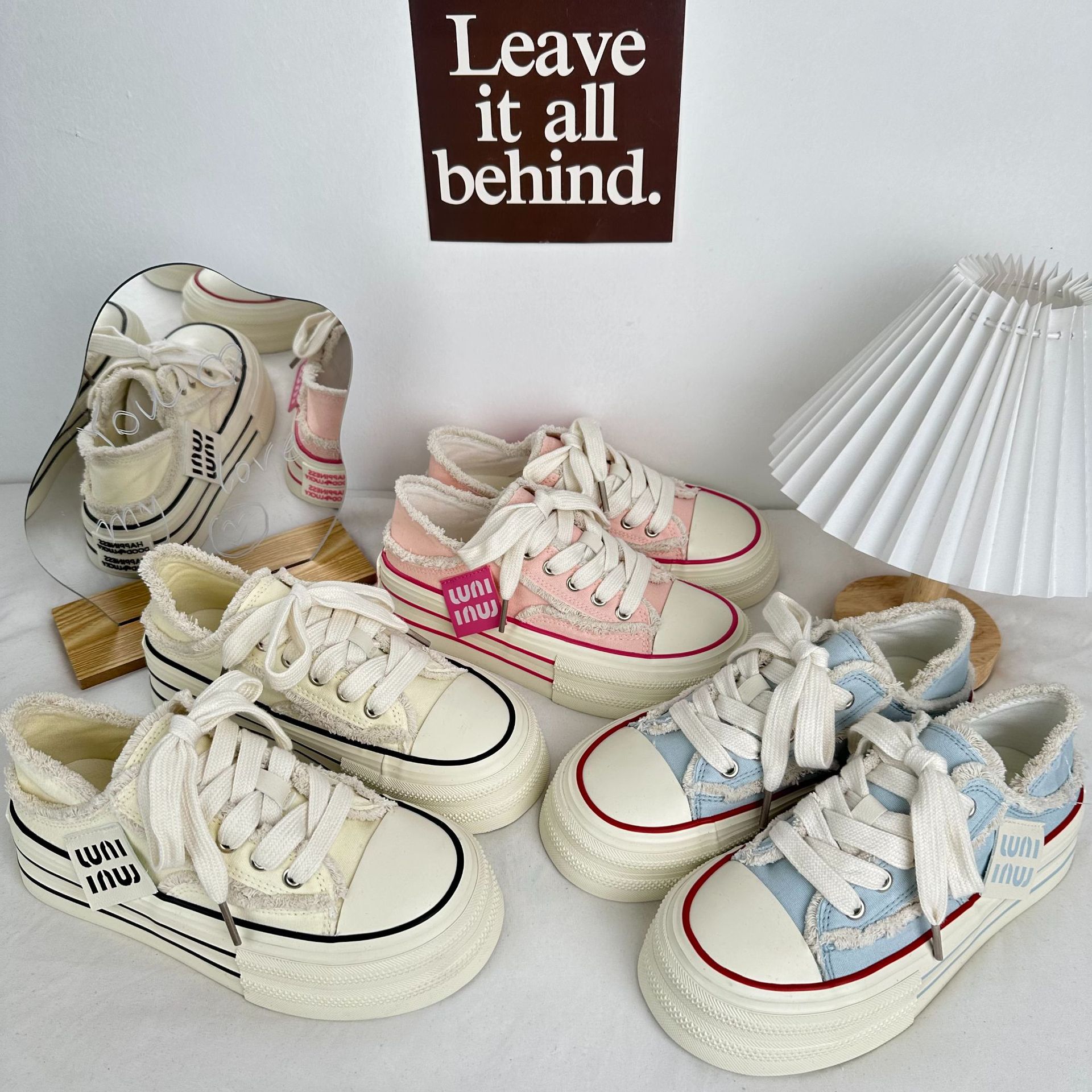 Longwave de fondo grueso de verano bajo nuevo zapato de lona para mujeres 2024 estudiantes transpirables aumentan el pie medio soporte zapatos blancos para mujeres