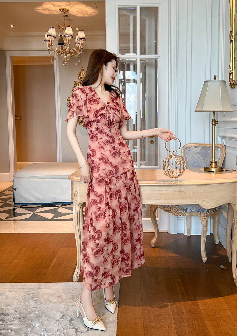 Bộ đầm maxi hai mảnh voan thắt eo kèm áo khoác nhẹ không tay — Màu đỏ son chi tiết 15