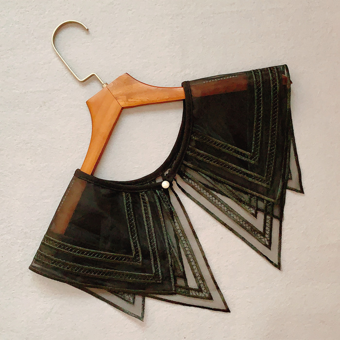 Kerah runcing berlian hitam (gesper mutiara)