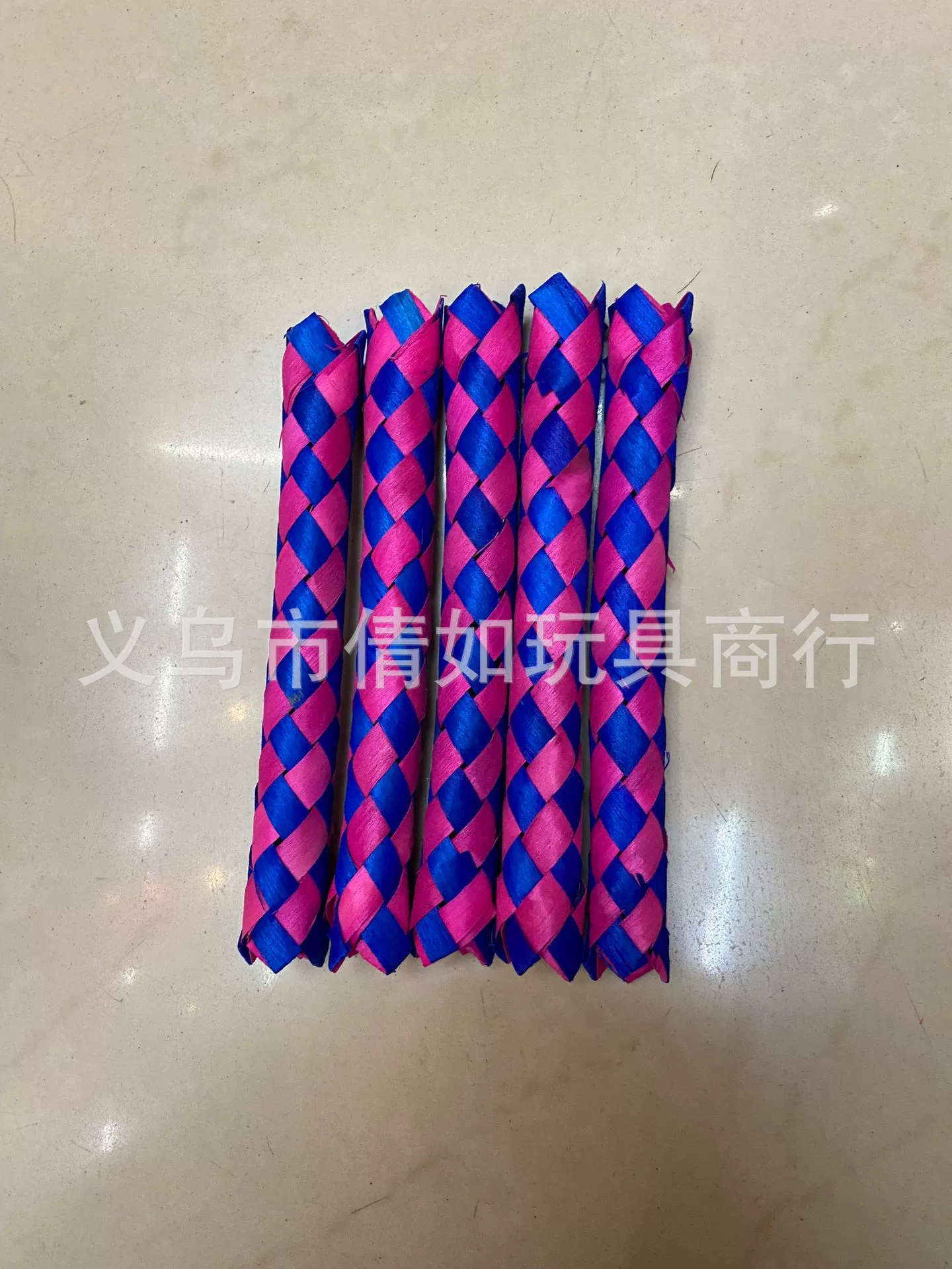 Интелектуальные игрушки для напальчников также могут сделать игрушки для укусов собак и кошек.