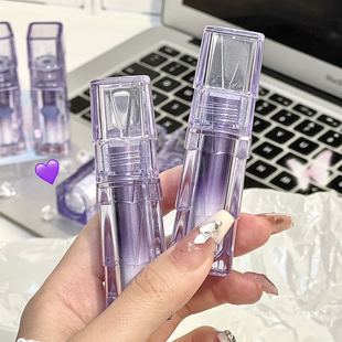 Water-Gloss Crystal Lens Surface Lip Glaze Is Moisturizing, Does Not Fade, and Is Not Easy to Stick to the Cup. Student Lipstick Has a Water-Gloss Mirror Surface