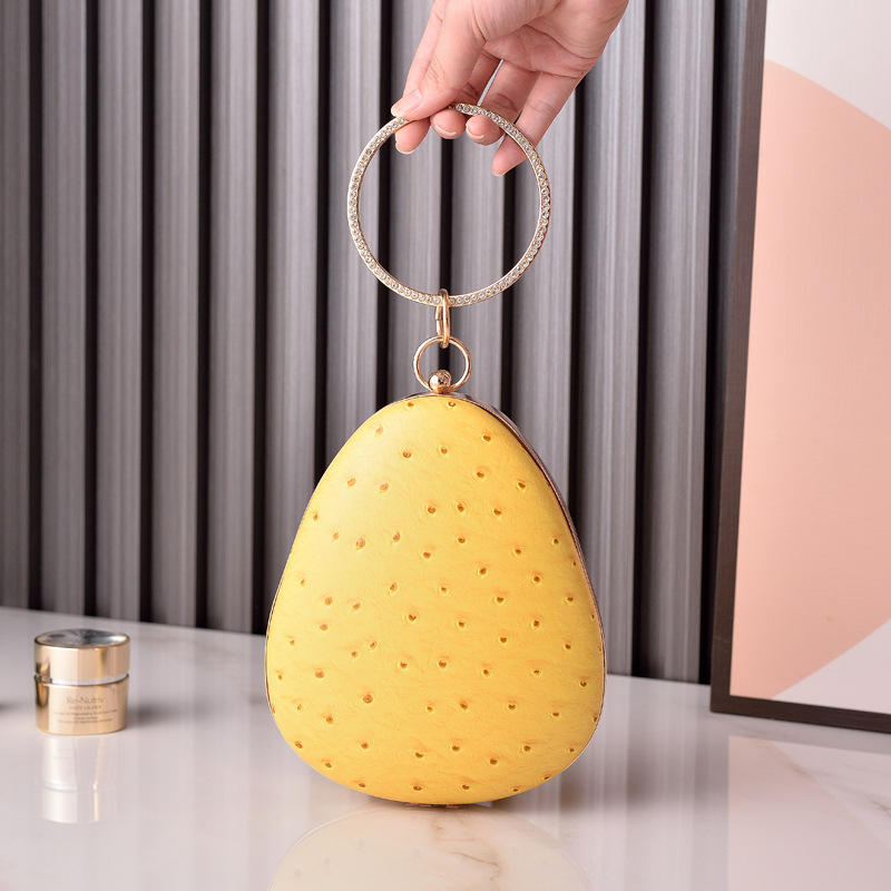 2023 nuevo avestruz PU especial bolso de mujer Lindo bolso de cadena en forma de fresa bolso de moda europeo y americano comercio electrónico transfronterizo
